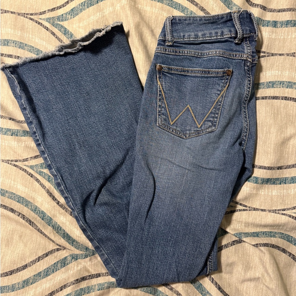 Wrangler 3/4x34 flare jeans with raw hem, mid rise